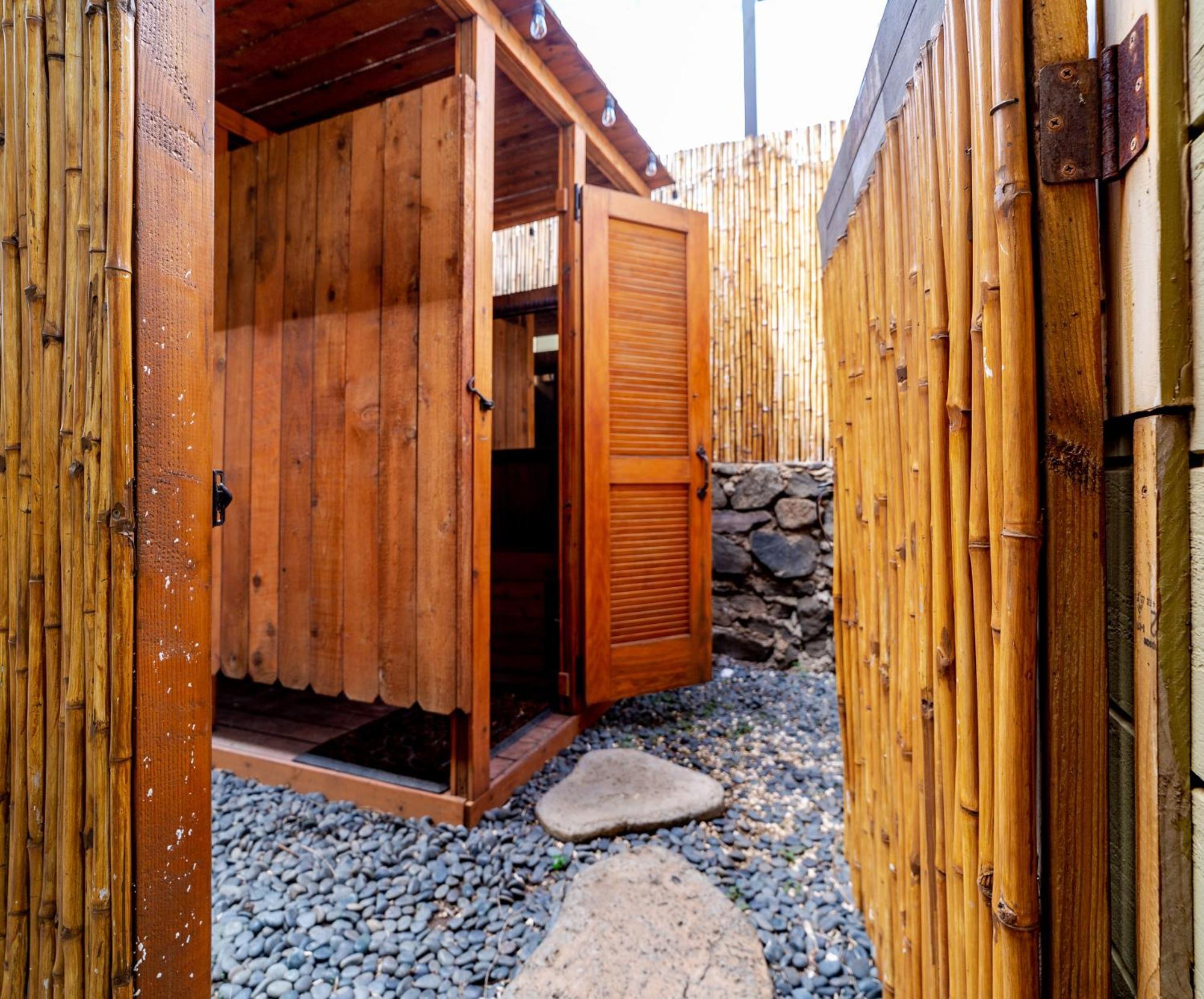 Plumeria Suite, 2-Bedrooms, Sleeps 6, Pool & Bbq, Pre-Renovation Summer Sale Kihei Dış mekan fotoğraf